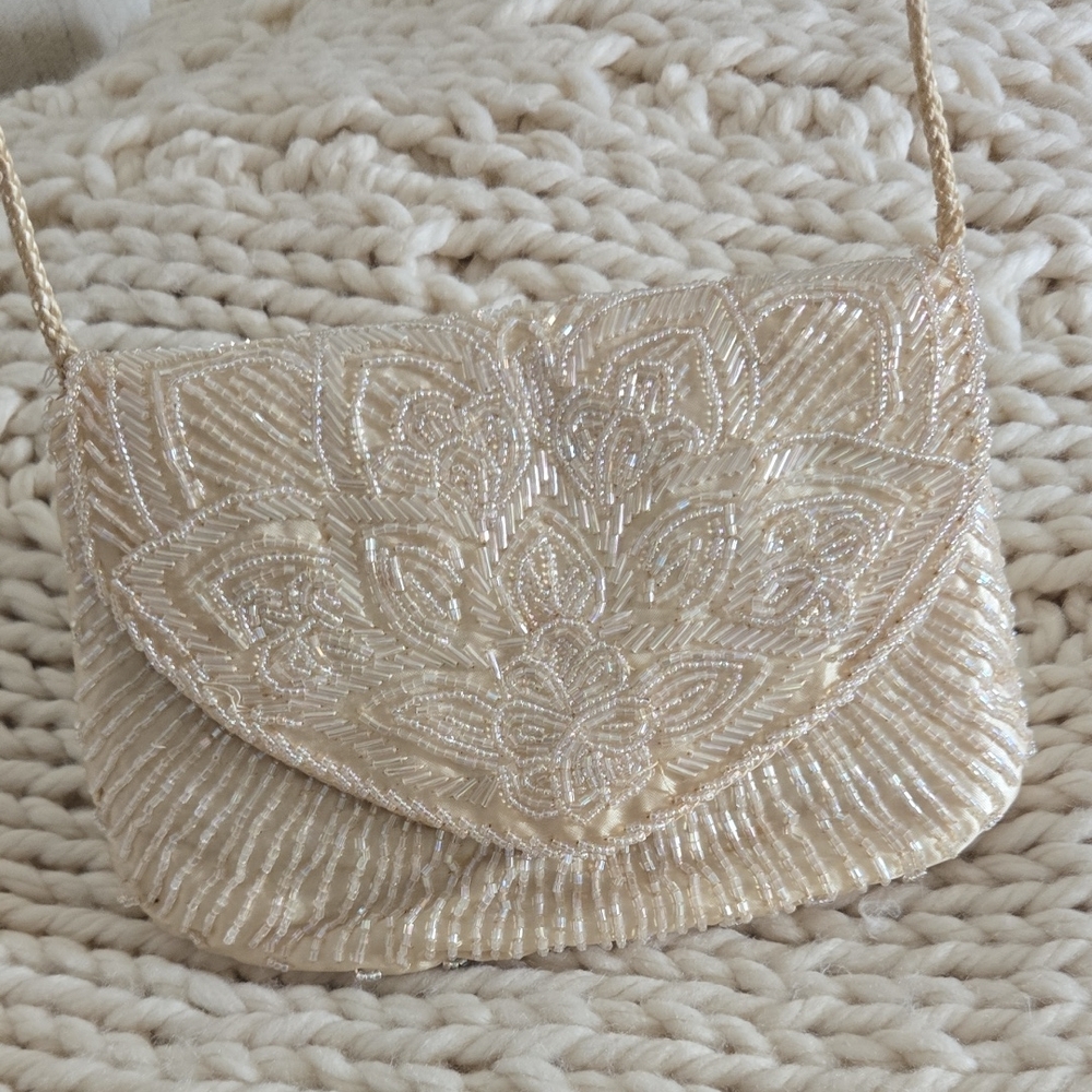 La Regale Ivory Beaded Clutch
